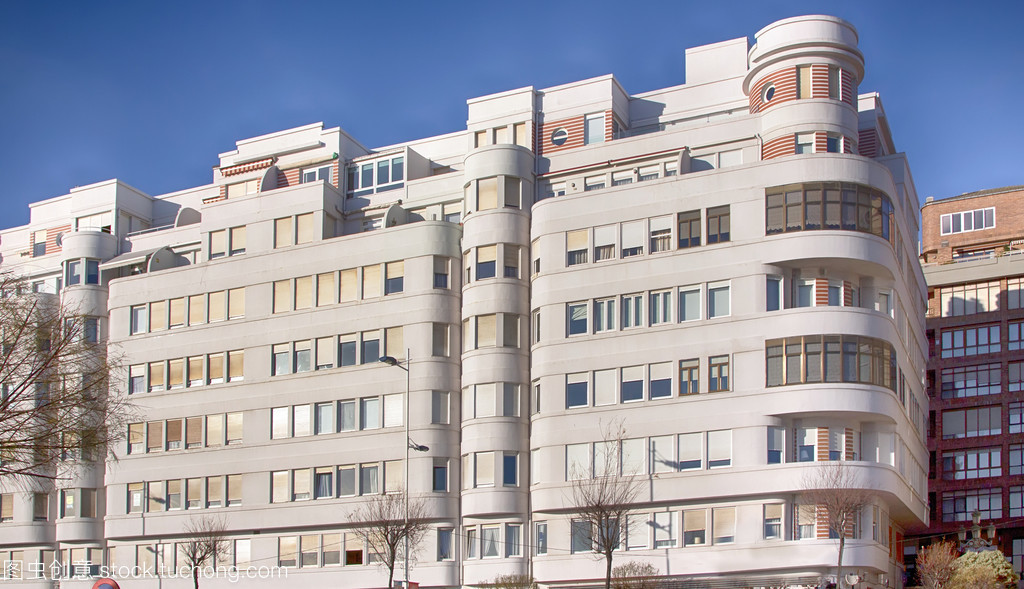 大型住宅建筑與現(xiàn)代建筑在當代居住空間中的融合與發(fā)展